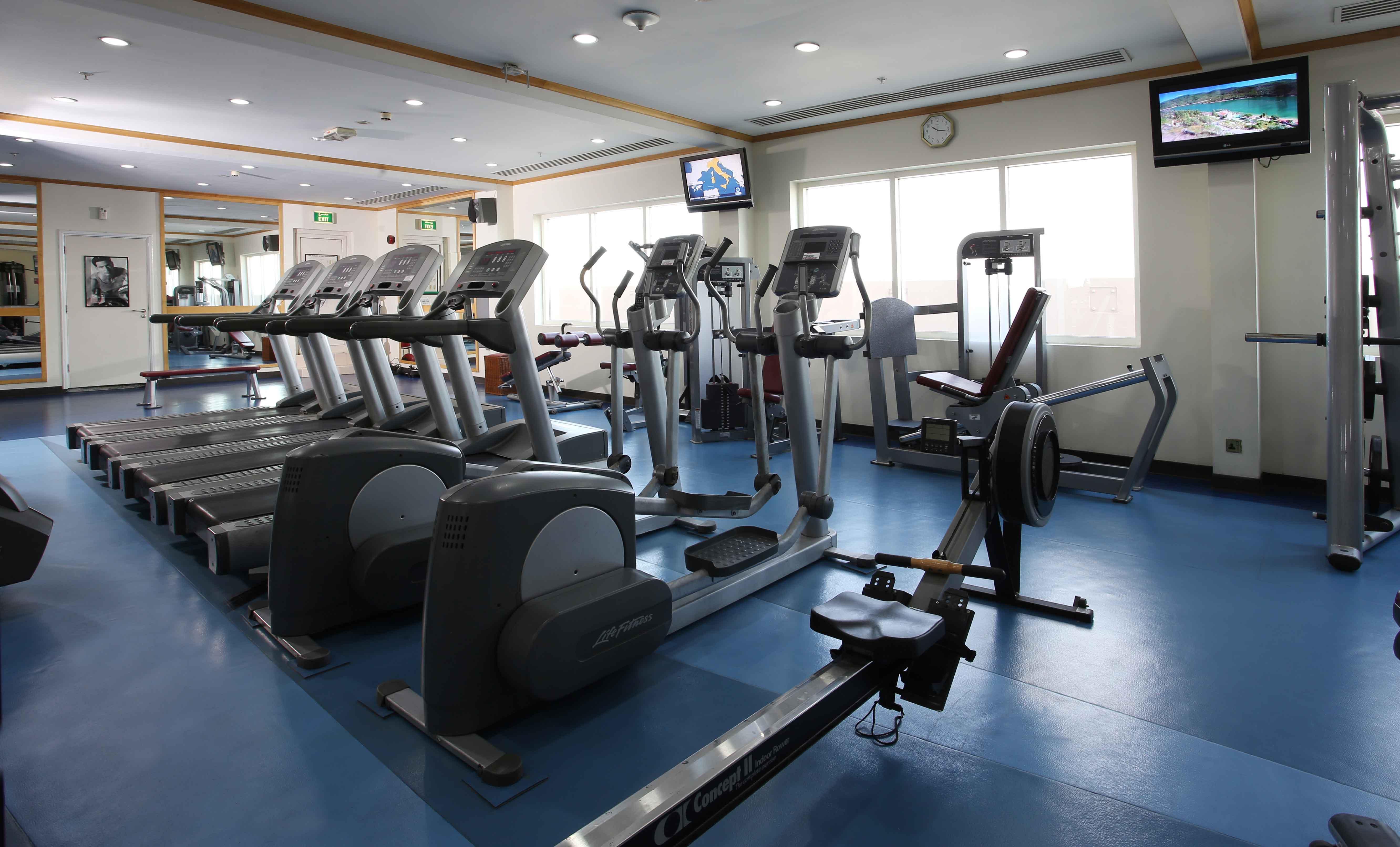 Knight Castle Hotel Dubaj Zewnętrze zdjęcie A gym in a hotel
