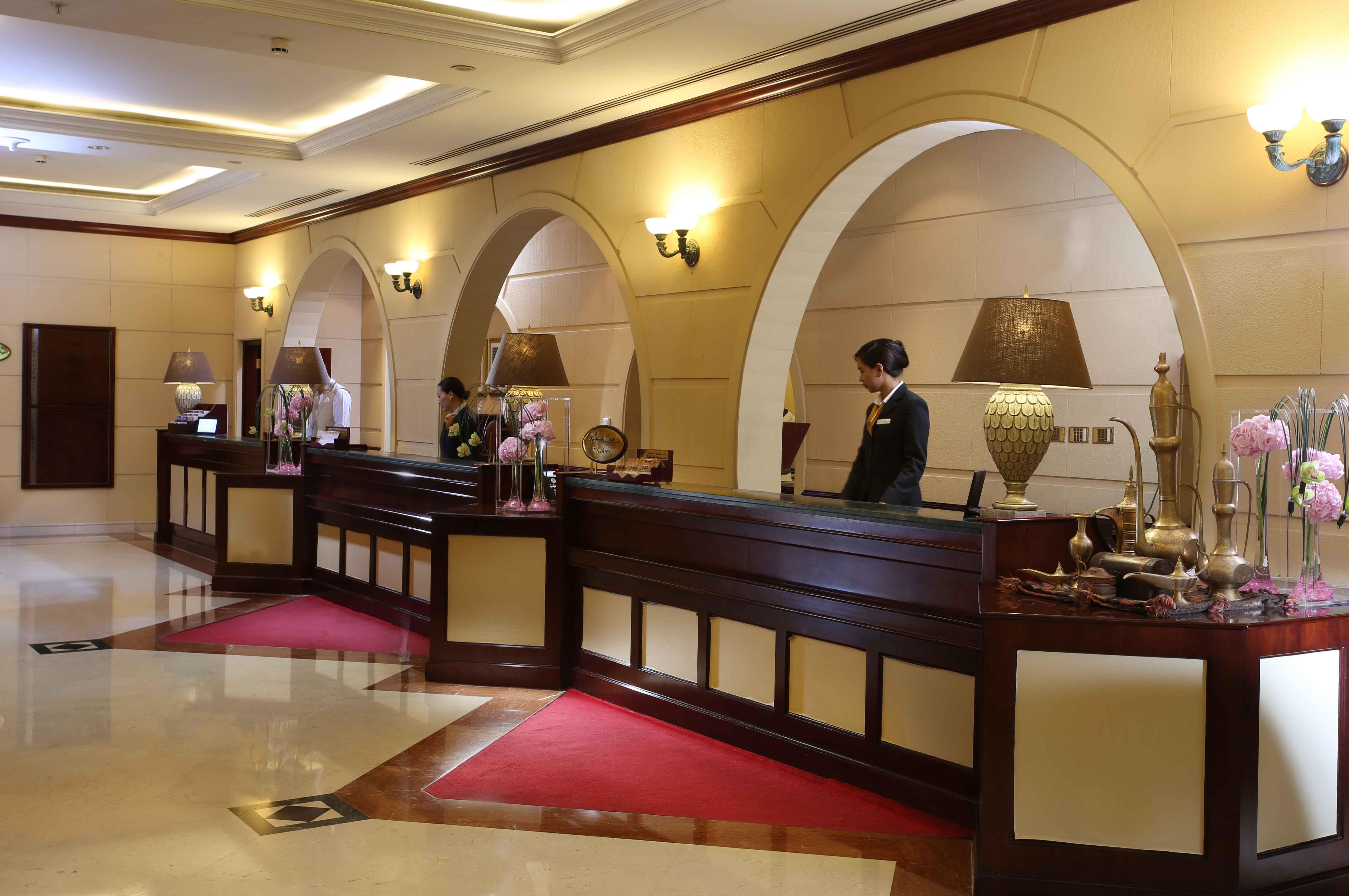 Knight Castle Hotel Dubaj Zewnętrze zdjęcie The lobby of the hotel